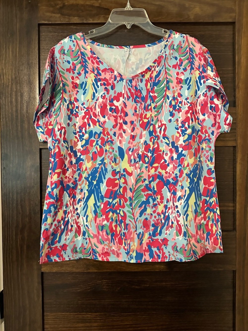 Printed Short-Sleeve V-Neck Women's Top in Multicolor